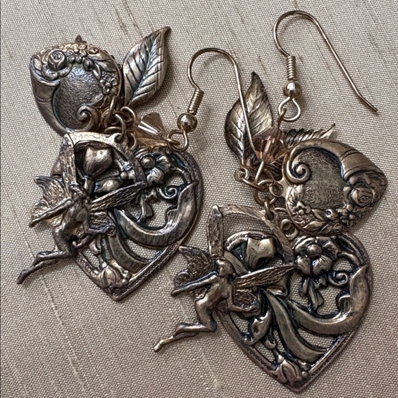 Unique Vintage Jewelry - Elegant Gold Heart Leaf dangling Earrings